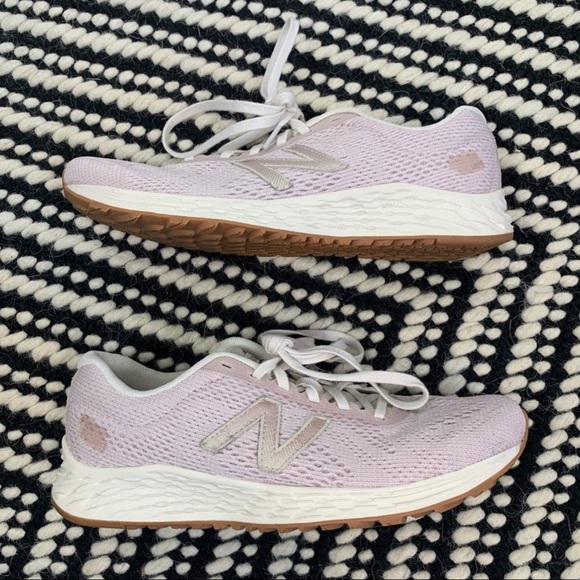 Women’s New Balance - Picture 2 of 3